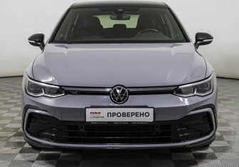 Подержанный автомобиль Volkswagen Golf Hatchback 2021 года (2 фото)