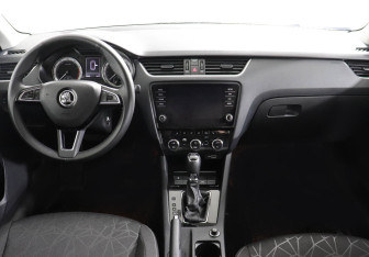 Подержанный автомобиль Skoda Octavia Liftback 2019 года (6 фото)