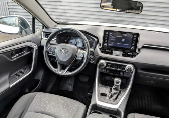 Подержанный автомобиль Toyota RAV4 2019 года (29 фото)