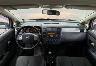 Подержанный автомобиль Nissan Tiida Sedan 2010 года (11 фото)