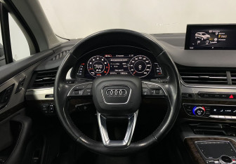 Подержанный автомобиль Audi Q7 2015 года (16 фото)