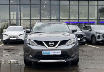 Подержанный автомобиль Nissan Qashqai 2016 года (2 фото)