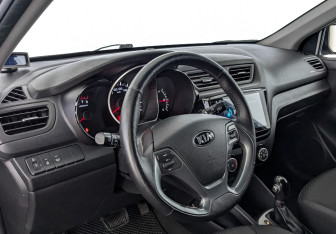 Подержанный автомобиль Kia Rio Hatchback 2016 года (15 фото)
