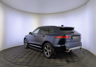 Подержанный автомобиль Jaguar F-Pace 2017 года (7 фото)