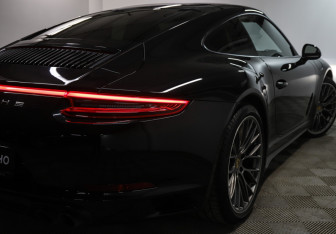 Подержанный автомобиль Porsche 911 Coupe 2017 года (40 фото)
