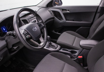 Подержанный автомобиль Hyundai Creta 2019 года (10 фото)