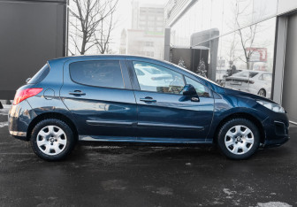 Подержанный автомобиль Peugeot 308 Hatchback 2012 года (4 фото)