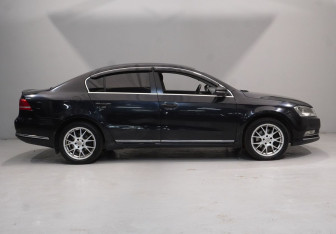 Подержанный автомобиль Volkswagen Passat Sedan 2011 года (4 фото)