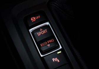 Подержанный автомобиль BMW X1 2016 года (19 фото)