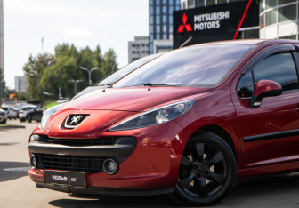 Подержанный автомобиль Peugeot 207 Hatchback 2008 года (15 фото)