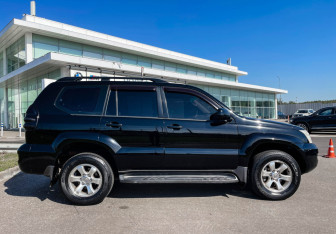 Подержанный автомобиль Toyota Land Cruiser Prado 2006 года (4 фото)