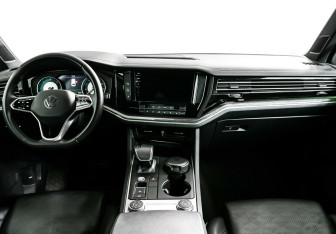 Подержанный автомобиль Volkswagen Touareg 2021 года (11 фото)
