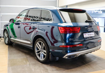 Подержанный автомобиль Audi Q7 2019 года (6 фото)