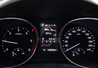 Подержанный автомобиль Hyundai Santa Fe 2016 года (10 фото)