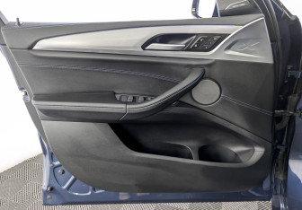 Подержанный автомобиль BMW X4 2021 года (19 фото)