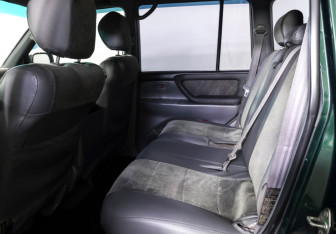 Подержанный автомобиль Toyota Land Cruiser Suv 2001 года (11 фото)