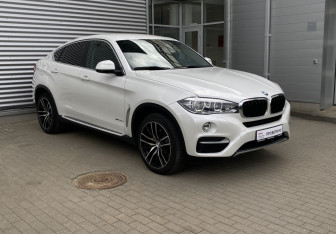 Подержанный автомобиль BMW X6 2016 года (3 фото)