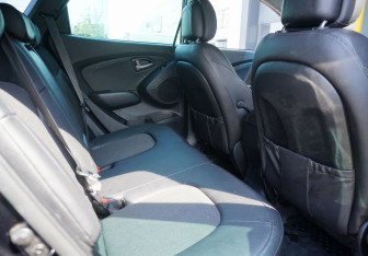 Подержанный автомобиль Hyundai ix35 2015 года (10 фото)