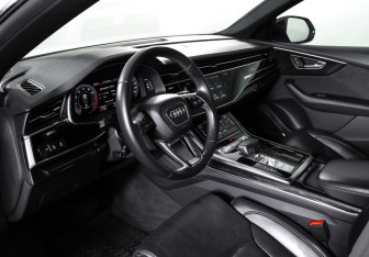 Подержанный автомобиль Audi Q8 2019 года (15 фото)