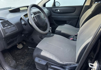 Подержанный автомобиль Citroen C4 Hatchback 2008 года (9 фото)