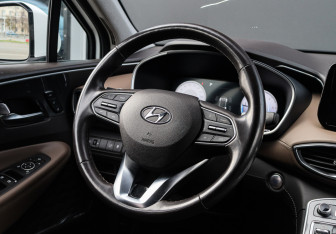 Подержанный автомобиль Hyundai Santa Fe 2022 года (12 фото)