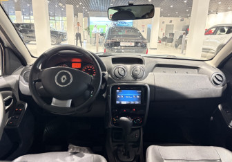 Подержанный автомобиль Renault Duster 2013 года (6 фото)