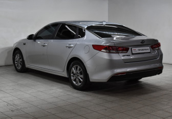 Подержанный автомобиль Kia Optima Sedan 2017 года (7 фото)
