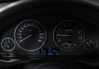 Подержанный автомобиль BMW X4 2017 года (11 фото)