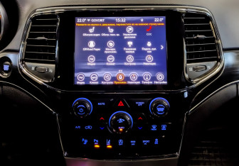 Подержанный автомобиль Jeep Grand Cherokee 2021 года (15 фото)