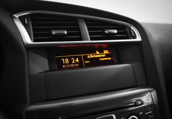 Подержанный автомобиль Citroen C4 Hatchback 2013 года (11 фото)