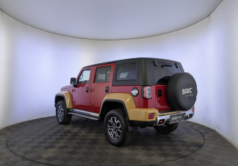 Подержанный автомобиль BAIC BJ40 2023 года (7 фото)