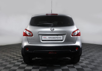Подержанный автомобиль Nissan Qashqai 2013 года (6 фото)