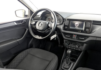 Подержанный автомобиль Skoda Rapid Liftback 2021 года (26 фото)