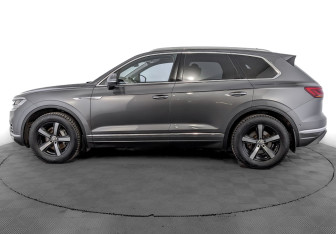 Подержанный автомобиль Volkswagen Touareg 2020 года (8 фото)