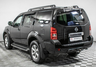 Подержанный автомобиль Nissan Pathfinder 2010 года (7 фото)