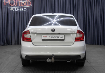 Подержанный автомобиль Skoda Rapid Liftback 2014 года (6 фото)