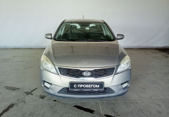 Подержанный автомобиль Kia Ceed Hatchback 2010 года (2 фото)