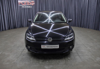 Подержанный автомобиль Volkswagen Jetta Sedan 2012 года (2 фото)
