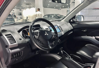 Подержанный автомобиль Mitsubishi Outlander 2008 года (8 фото)