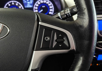 Подержанный автомобиль Hyundai Solaris Sedan 2012 года (15 фото)