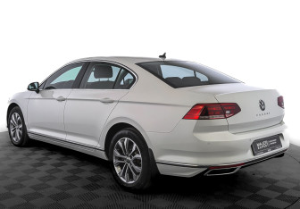 Подержанный автомобиль Volkswagen Passat Sedan 2021 года (7 фото)