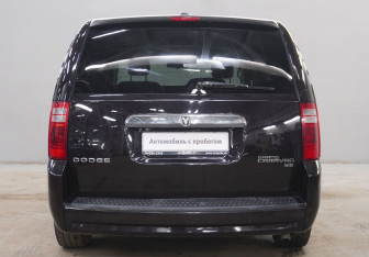 Подержанный автомобиль Dodge Caravan 2010 года (6 фото)