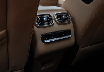 Подержанный автомобиль Jaecoo J8 2024 года (9 фото)