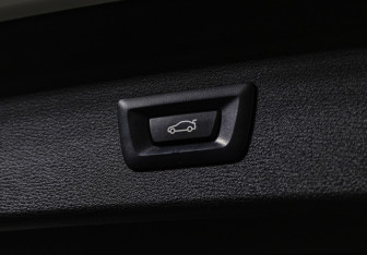 Подержанный автомобиль BMW X1 2016 года (18 фото)