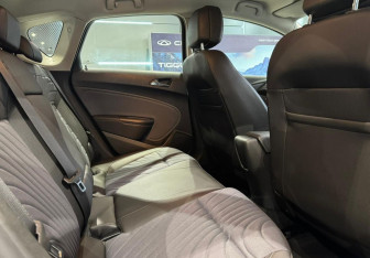 Подержанный автомобиль Opel Astra Hatchback 2013 года (14 фото)