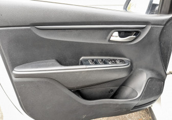 Подержанный автомобиль Kia Rio Hatchback 2021 года (19 фото)