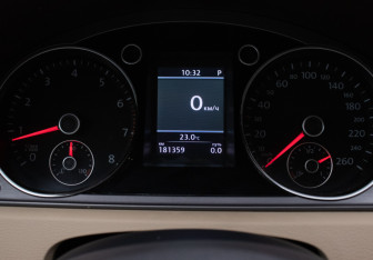 Подержанный автомобиль Volkswagen Passat Sedan 2011 года (11 фото)