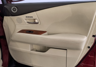 Подержанный автомобиль Lexus RX 2011 года (24 фото)