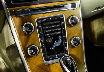 Подержанный автомобиль Volvo XC60 2015 года (15 фото)