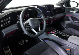 Подержанный автомобиль Volkswagen Tiguan 2025 года (17 фото)